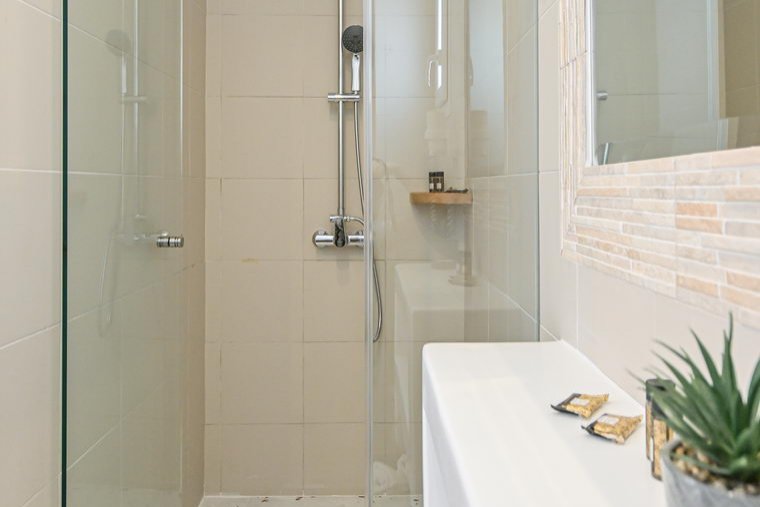Deluxe double room with indoor hydromassage tub